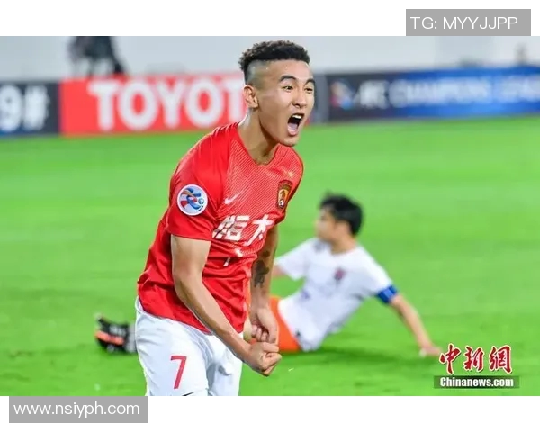 广州恒大与鲁能激战正酣比分悬念迭起引发球迷热议 广州恒大与鲁能激战正酣比分悬念迭起引发球迷热议