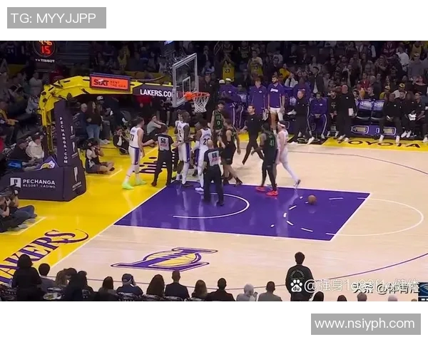 2008年湖人与雷霆的激烈对决回顾与赛季精彩瞬间分析 2008年湖人与雷霆的激烈对决回顾与赛季精彩瞬间分析