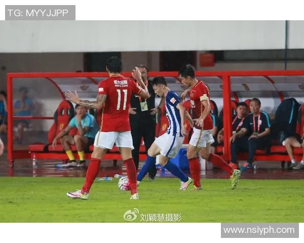 直播恒大对阵武汉精彩赛事全程回顾与分析，球迷热情高涨不容错过